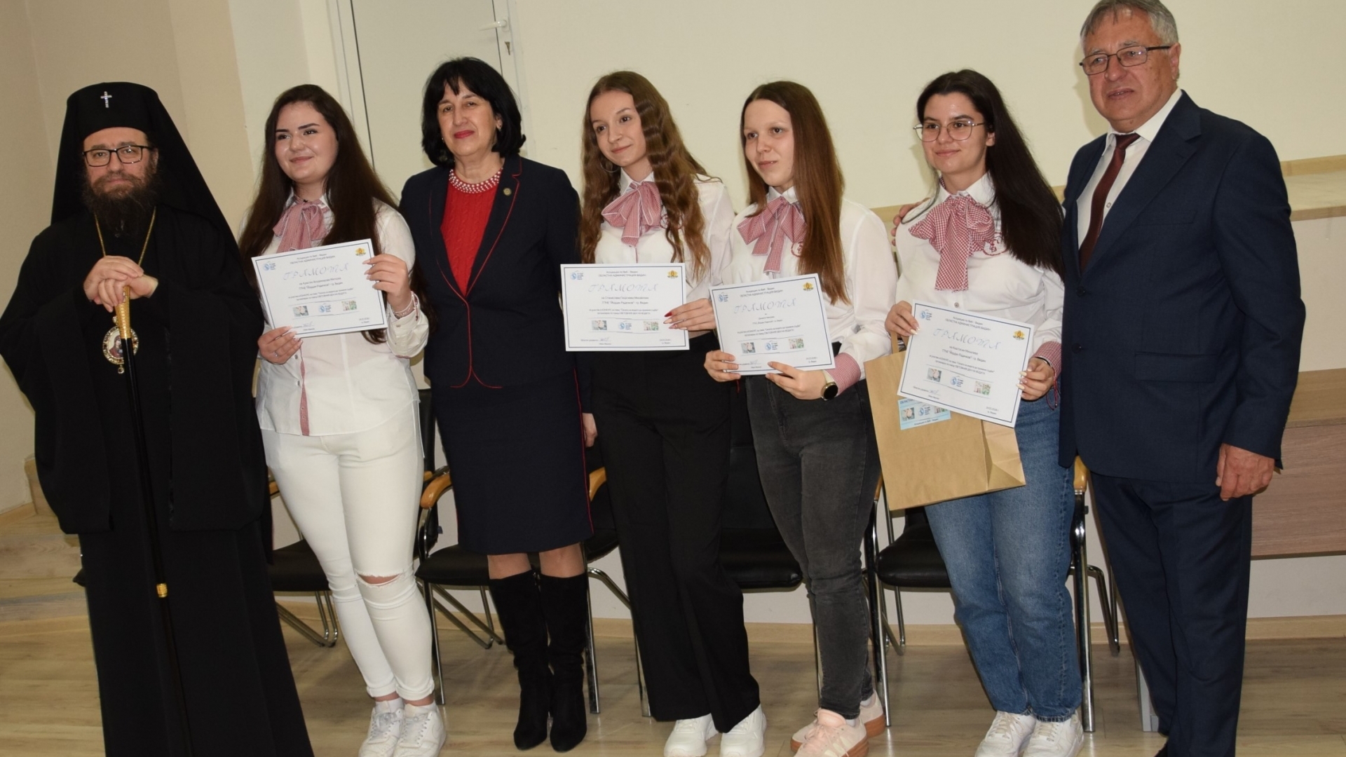 The Regional governor of Vidin awarded the distinguished participants in the traditional student essay and drawing competition dedicated to World water day 